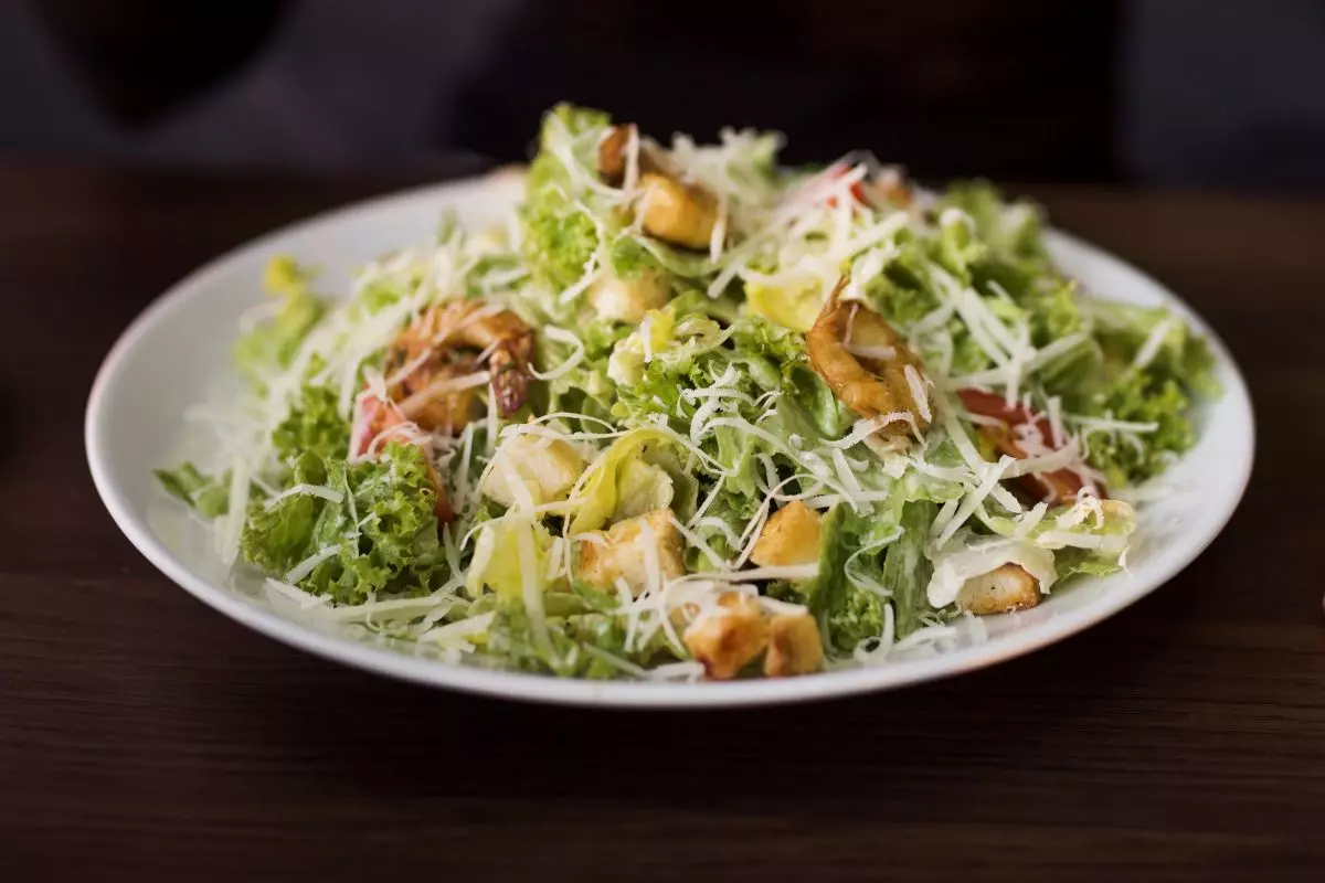 Salada Caesar Muito Sabor e Inspiração Em Um Só Prato