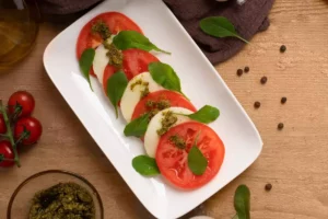 Salada Caprese Combinação Fácil de Agradar e Simples de Preparar