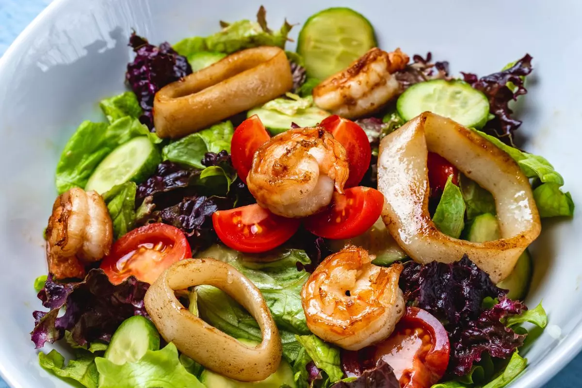 Salada de Camarão Perfeita Para Dias Quentes e Muito Saborosa