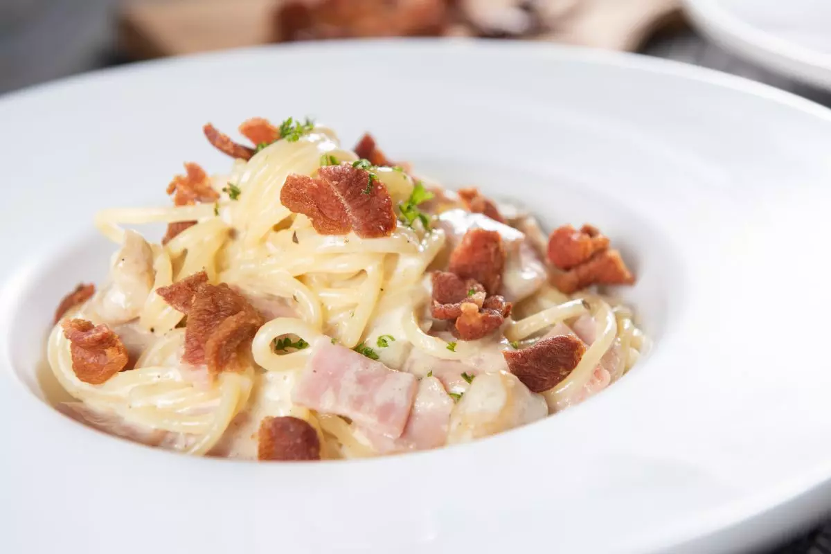 Espaguete à Carbonara Uma Delícia Simples Para o Dia dos Pais