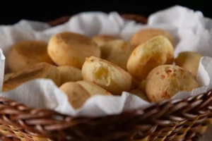 delicioso-pao-de-queijo-receita-caseira-e-passo-a-passo