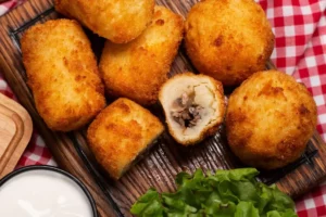 bolinho-de-mandioca-macio-por-dentro-e-crocante-por-fora